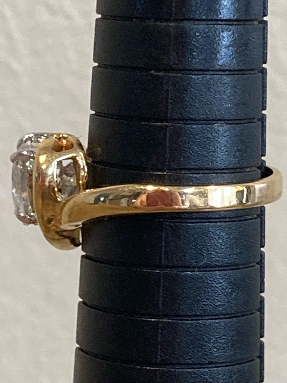 Gold Tone Heart-Center Ring Costume Jewelry Size 9 - Picture 7 of 17
